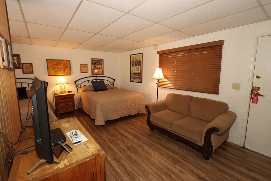 More Photos Of 410 Fremont St, Tombstone Hotel For Sale