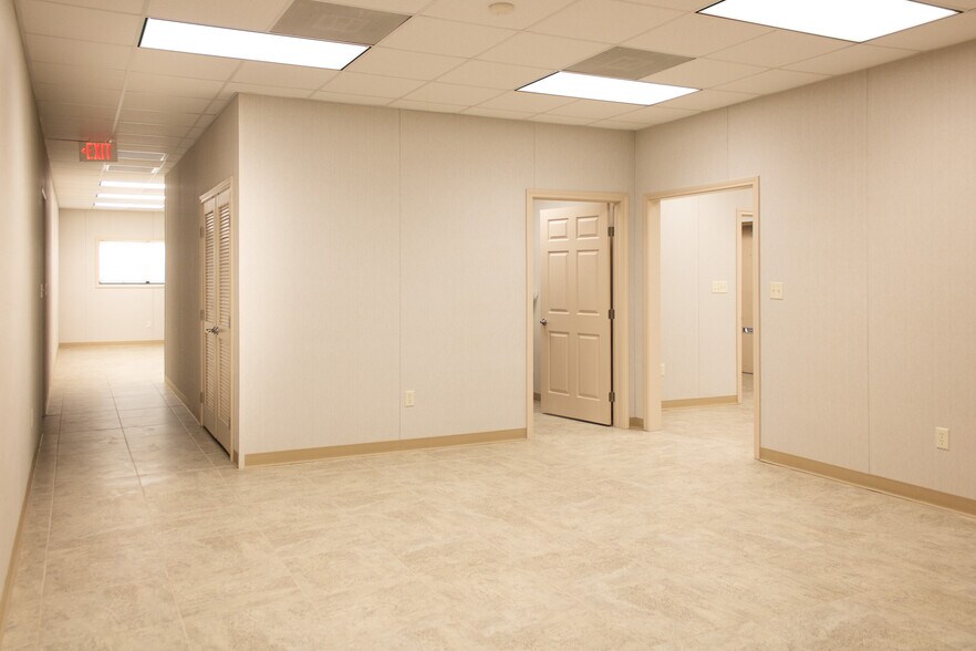 More Photos Of 2131 W Briargate Dr, Bryan Office For Sale
