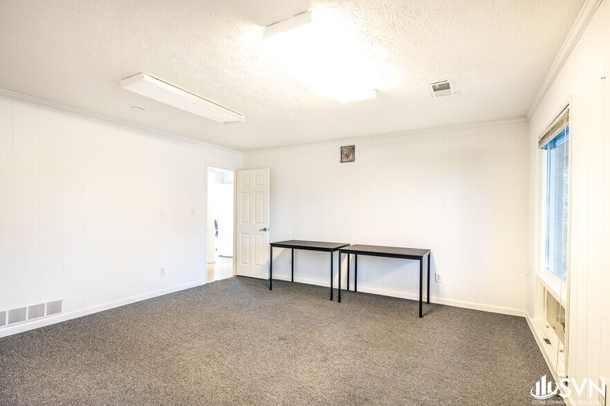 More Photos Of 857 Sparta Ct, Lexington Office For Lease