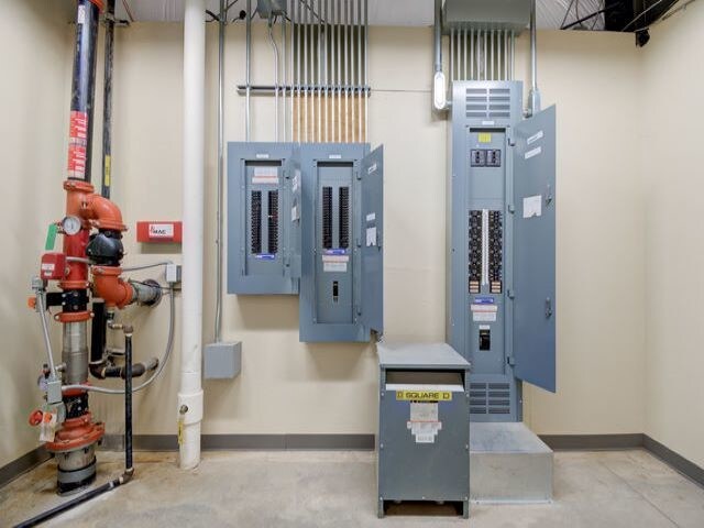 More Photos Of 2201 W South Ave, Ponca City Warehouse For Sale
