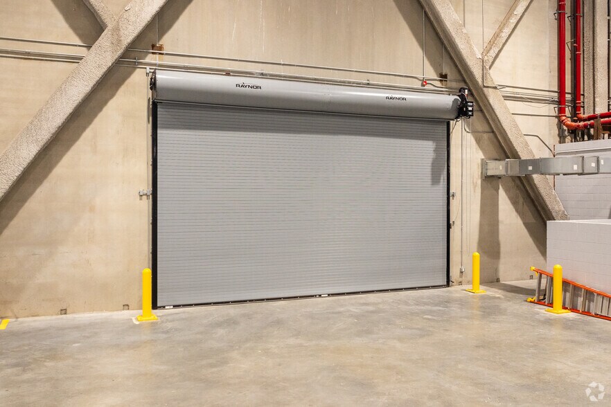 More Photos Of 28-10 Whitestone Expy, Flushing Warehouse For Sale