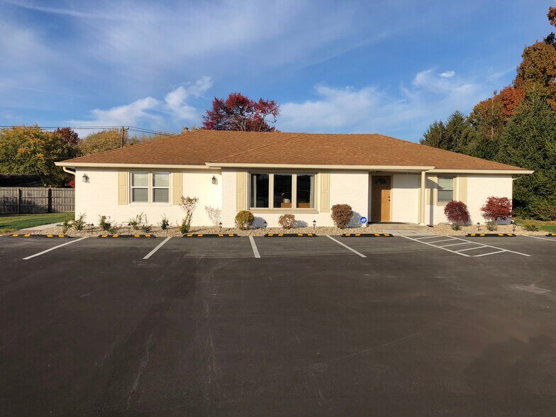Primary Photo Of 7662 US 31 S, Indianapolis Office Residential For Sale
