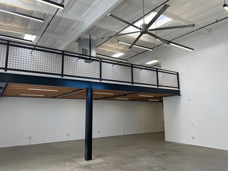 More Photos Of 350-360 Gate Five Rd, Sausalito Research And Development For Lease