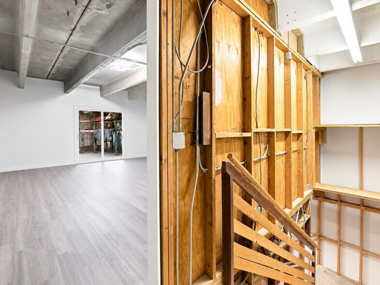 More Photos Of 1209 Gateway Rdg, Lake Park Warehouse For Sale