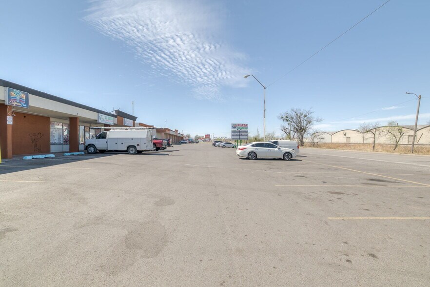 More Photos Of 3500-3534 S Newcastle Rd, Oklahoma City Storefront For Lease