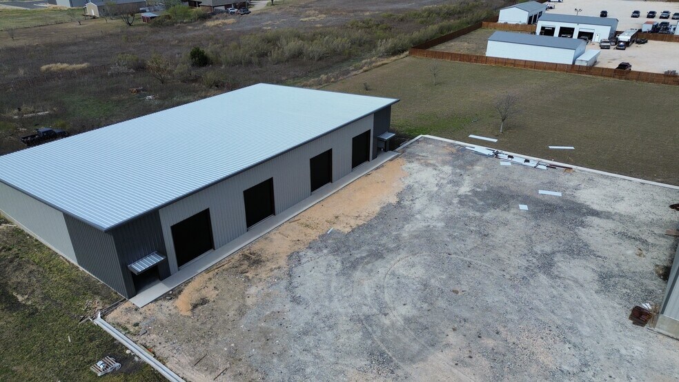 More Photos Of 1158 County Road 108, Hutto Warehouse For Lease