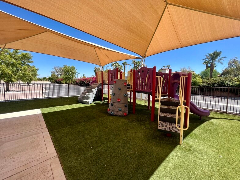 More Photos Of 1020 E Ramon Rd, Palm Springs Religious Facility For Lease
