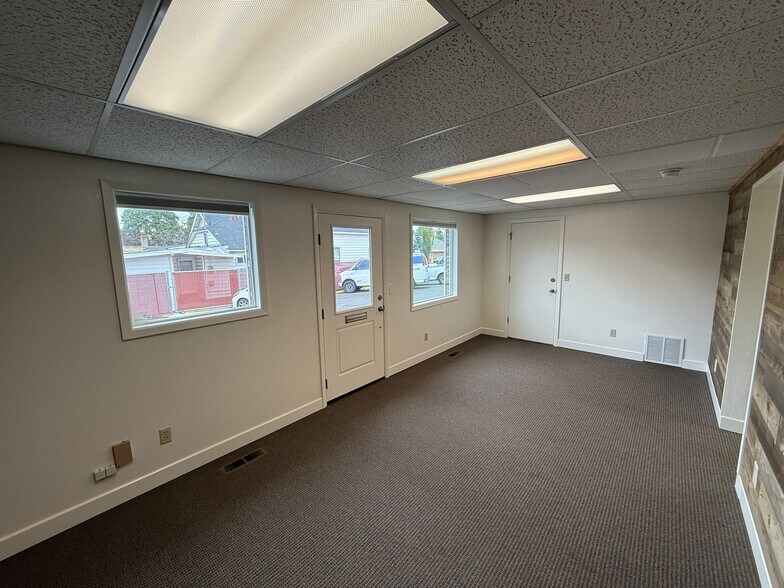 More Photos Of 1363-1367 Commercial St SE, Salem Office For Lease