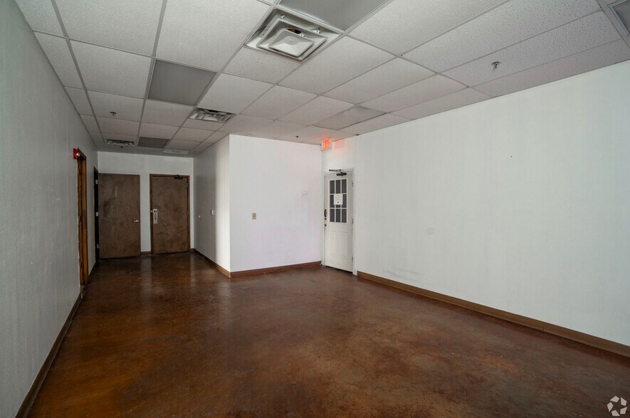 More Photos Of 8915 San Dario Ave, Laredo Truck Stop For Lease