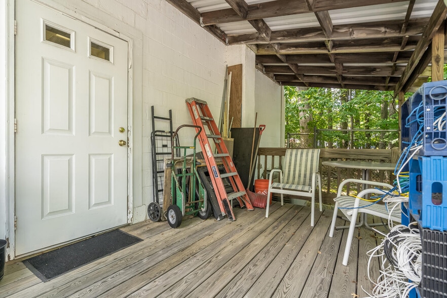 More Photos Of 23 Pawnee Ave, Rockaway Office For Sale