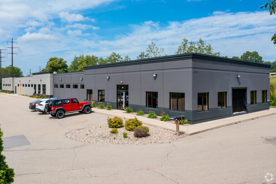 More Photos Of 2705 S Lake Park Rd, Appleton Industrial For Lease