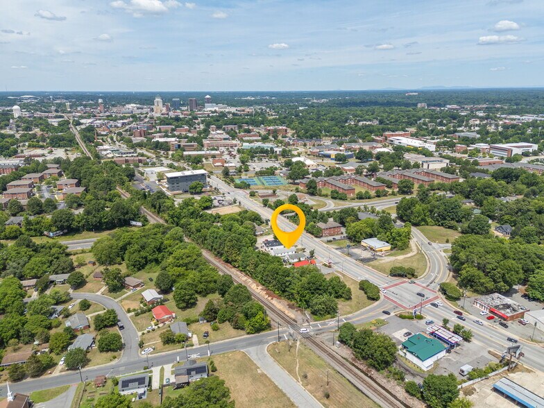 More Photos Of 1934 E Market St, Greensboro Office For Sale