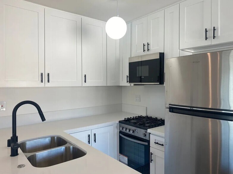 More Photos Of 5115 Clinton St, Los Angeles Apartments For Sale