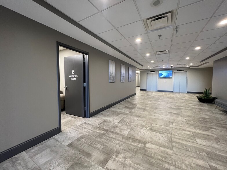 More Photos Of 2030 Falling Waters Rd, Knoxville Office For Lease