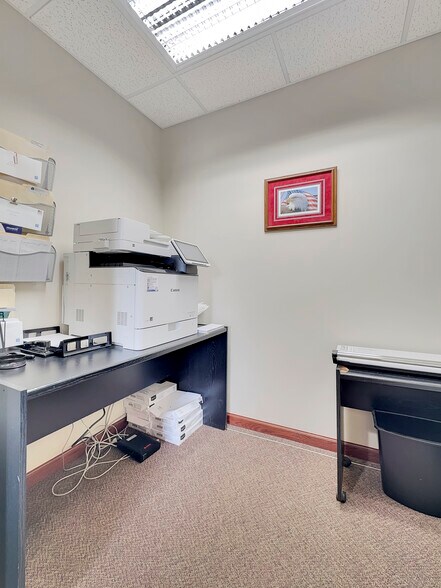 More Photos Of 808 4th St NE, Hampton Office For Sale