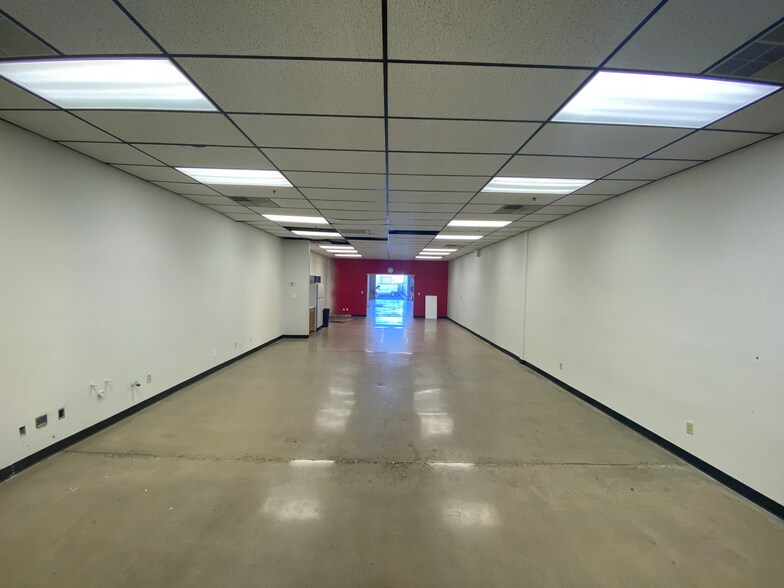 More Photos Of 133 W 1st Ave, Mesa Showroom For Lease