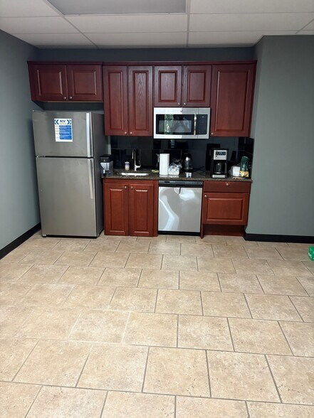 More Photos Of 10990 Quivira Rd, Overland Park Office For Lease