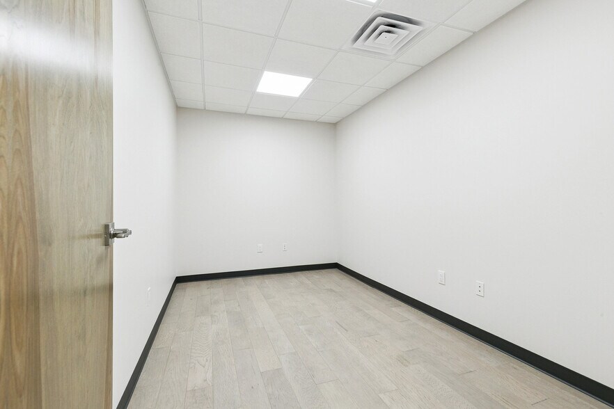 More Photos Of 8411 Parc Pl, Chalmette Office For Sale