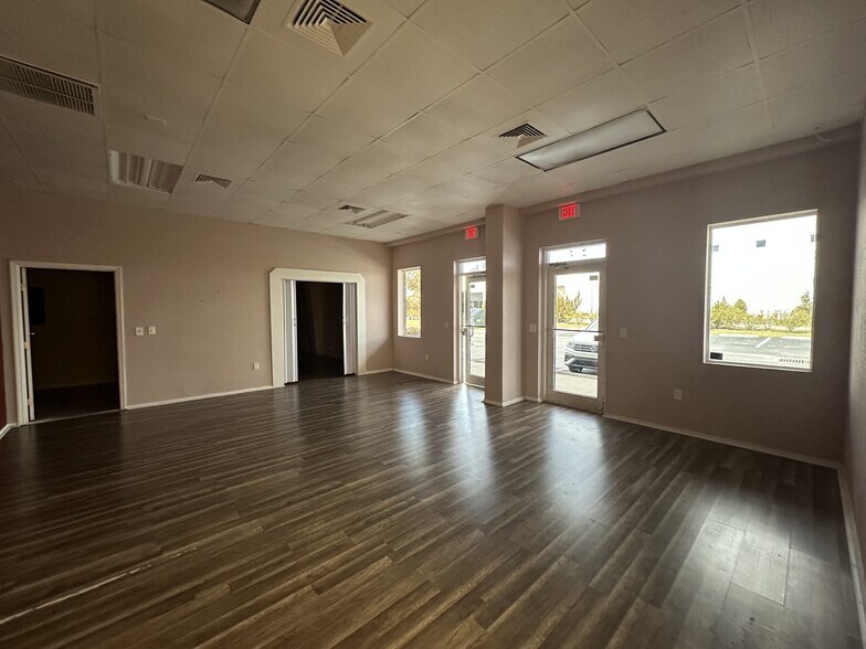 More Photos Of 1240 Hand Ave, Ormond Beach Showroom For Lease