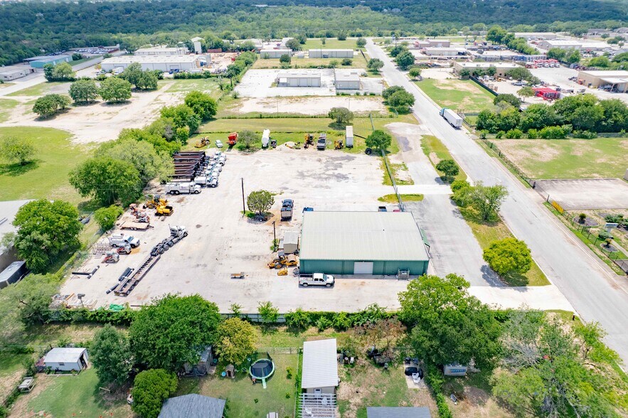 More Photos Of 132 Nell Deane Blvd, Schertz Warehouse For Lease