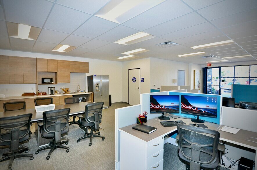 More Photos Of 9520 Padgett St, San Diego Light Manufacturing For Lease