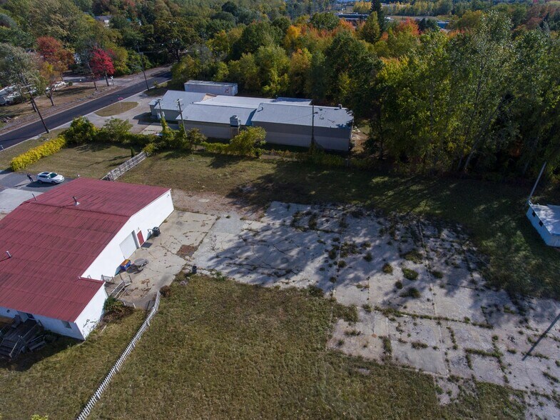 More Photos Of 3905 32nd St, Port Huron Truck Terminal For Sale