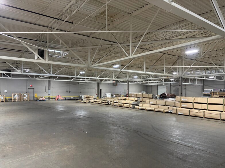 More Photos Of 9700 E 56th St, Raytown Warehouse For Lease