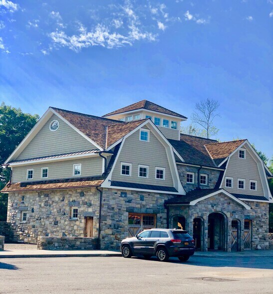 More Photos Of 1194 King St, Greenwich Freestanding For Lease