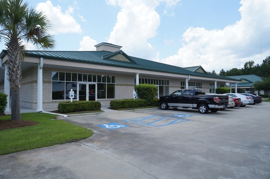 More Photos Of 61 Riverwalk Blvd, Ridgeland Storefront Retail Office For Lease