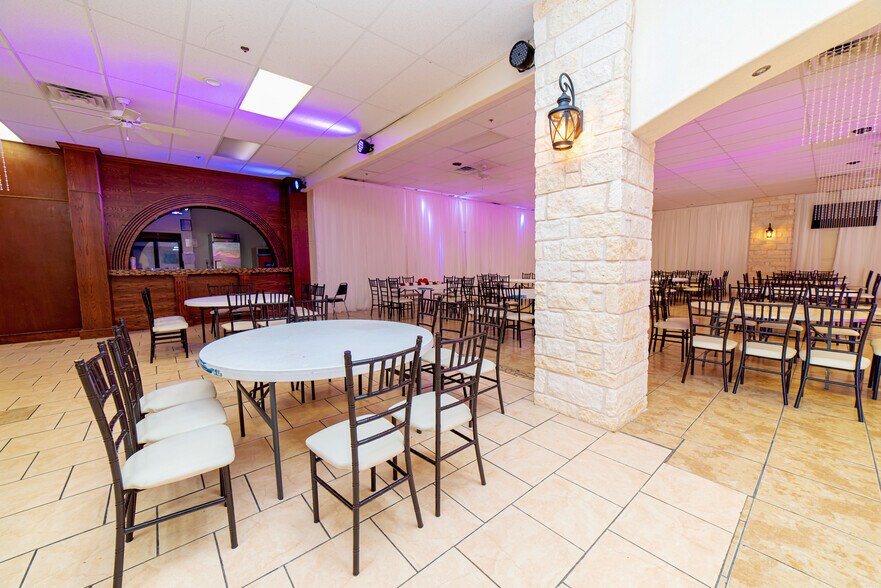 More Photos Of 819 Los Presidentes Ave, Laredo Storefront Retail Office For Sale