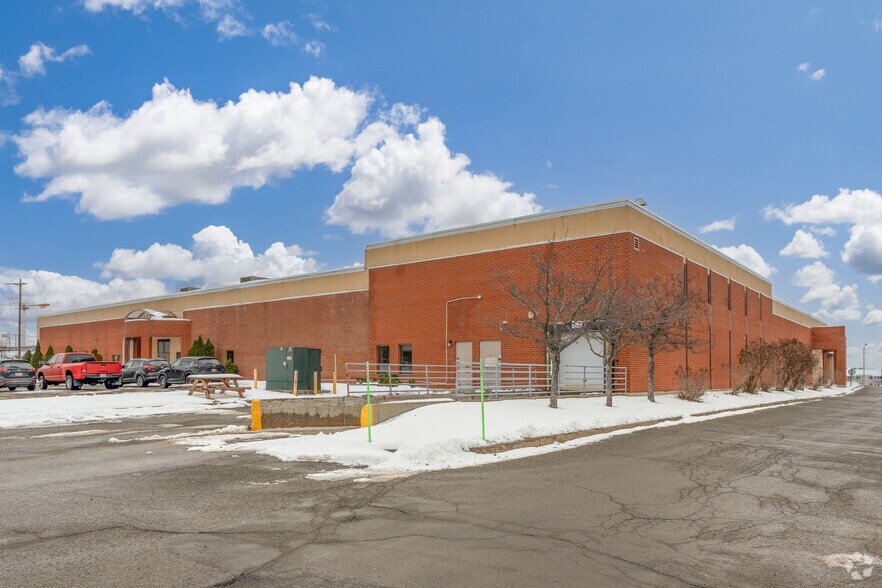 More Photos Of 4955-4975 Boul Guillaume-Couture, Lévis Storefront Retail Office For Lease