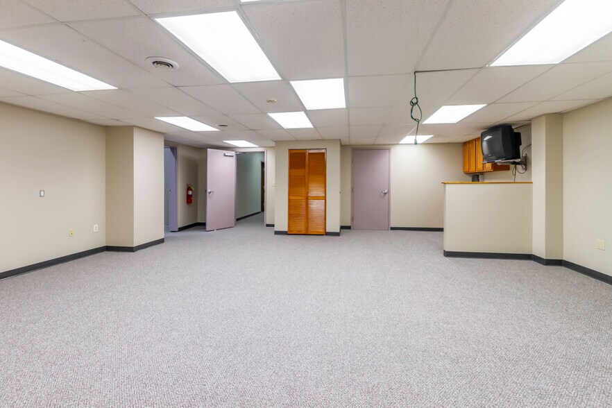 More Photos Of 2840 Mitthoeffer Pl, Indianapolis Warehouse For Sale