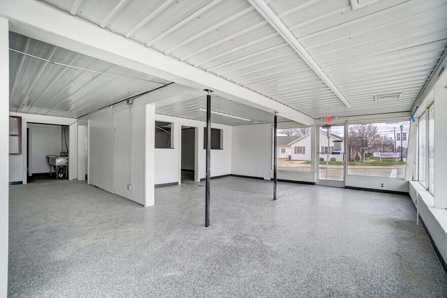 More Photos Of 994 E Market St, Celina Freestanding For Sale