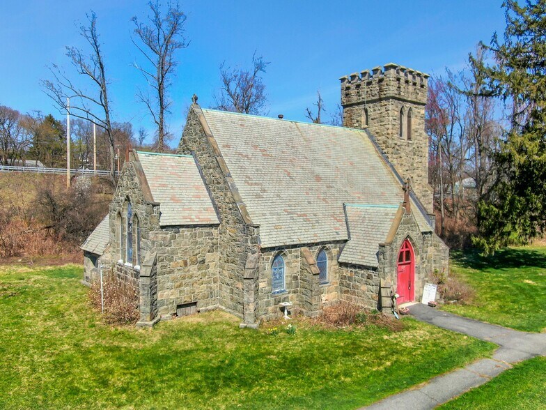 More Photos Of 37 Old Route 9W, New Windsor Township Specialty For Sale