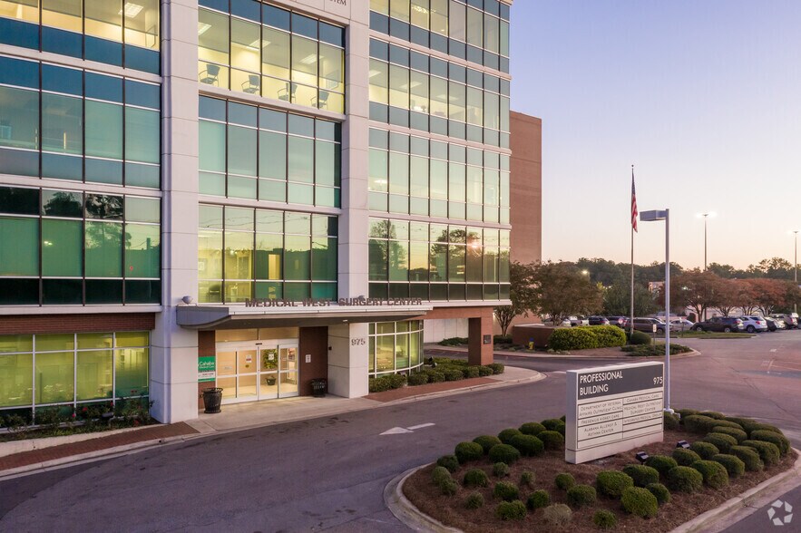 More Photos Of 975 9th Ave SW, Bessemer Medical For Lease