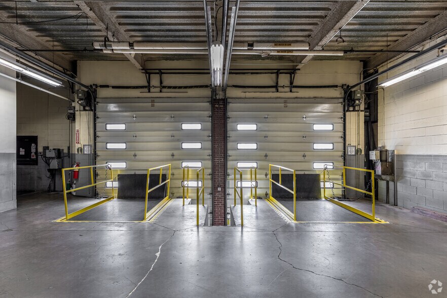 More Photos Of 375 McCarter Hwy, Newark Office For Lease