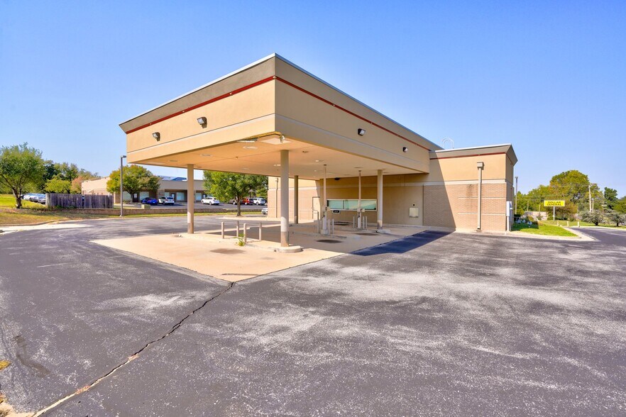 More Photos Of 14900 SE 29th St, Choctaw Bank For Lease