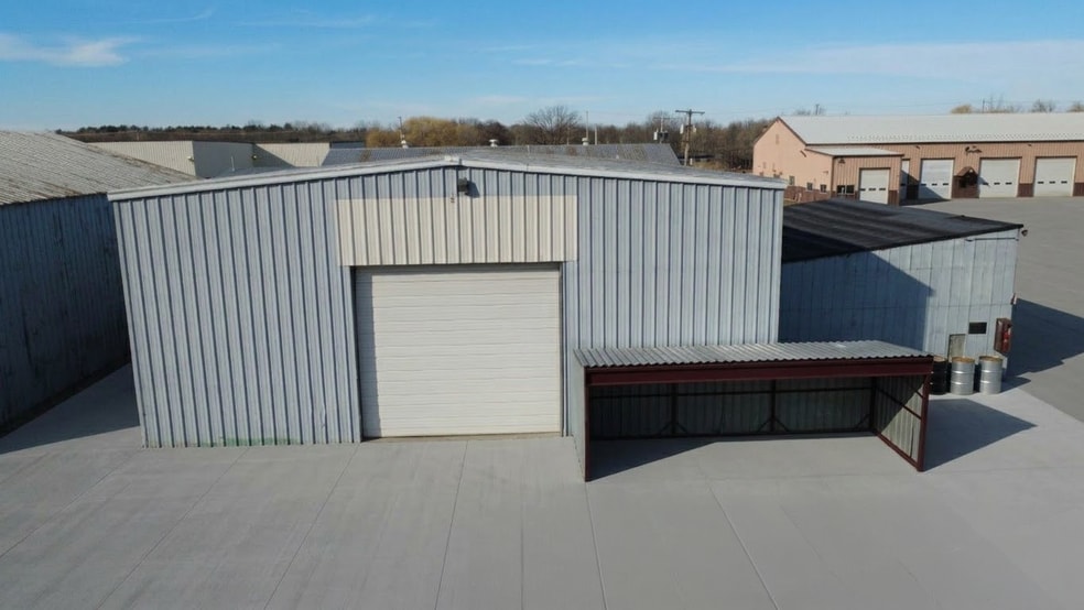 More Photos Of 4522 Wetzel Rd, Liverpool Manufacturing For Lease