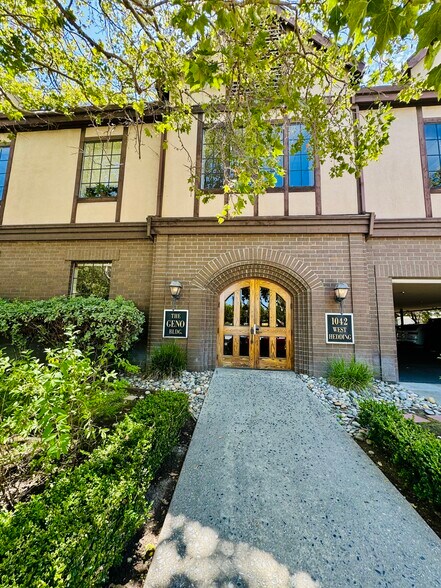 More Photos Of 1042 W Hedding St, San Jose Office For Sale