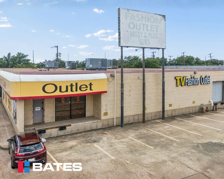 More Photos Of 1505 Wycliff Ave, Dallas Showroom For Lease