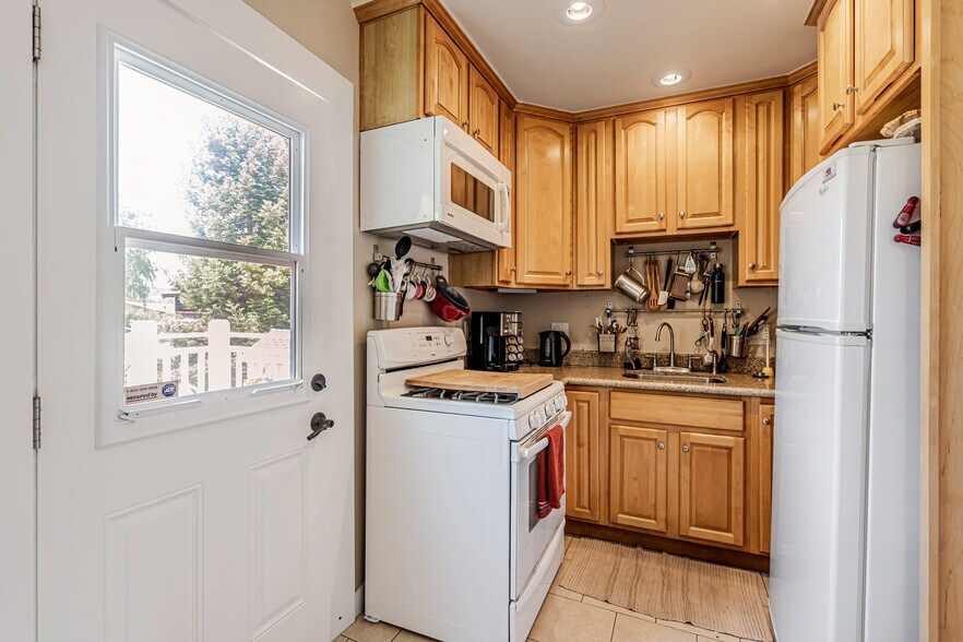 More Photos Of 602 W K St, Benicia Freestanding For Sale