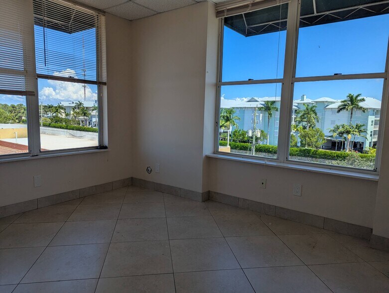 More Photos Of 701 NW Federal Hwy, Stuart Medical For Lease