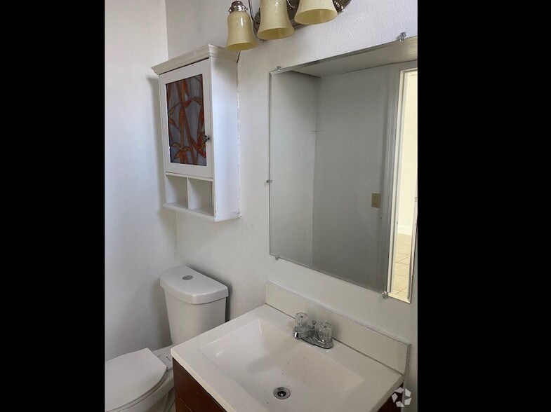 More Photos Of 401-405 Hallandale Beach Blvd, Hallandale Unknown For Lease