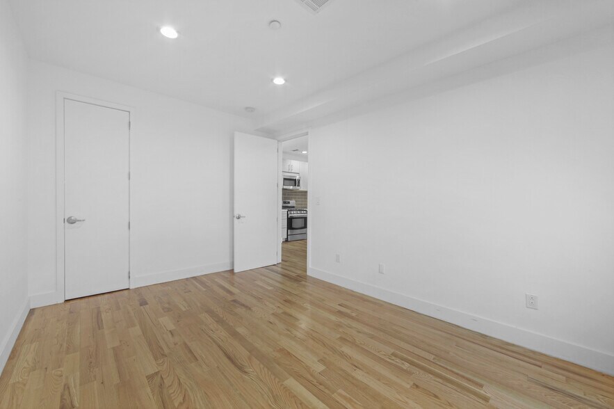 More Photos Of 882 Metropolitan Ave, Brooklyn Multifamily For Sale
