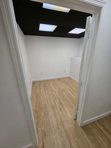 More Photos Of 14200-14238 SW 136th St, Miami Light Manufacturing For Sale