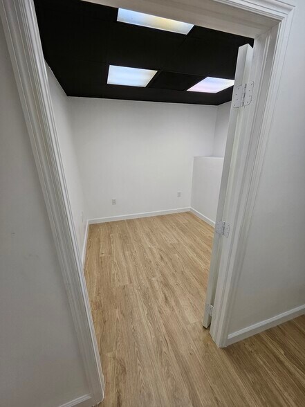 More Photos Of 14200-14238 SW 136th St, Miami Light Manufacturing For Sale