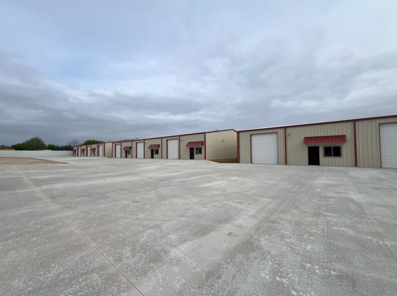More Photos Of 12710 Rendon Rd, Burleson Warehouse For Lease