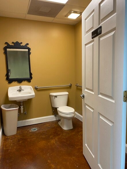 More Photos Of 1208A Helton Dr, Florence General Retail For Lease