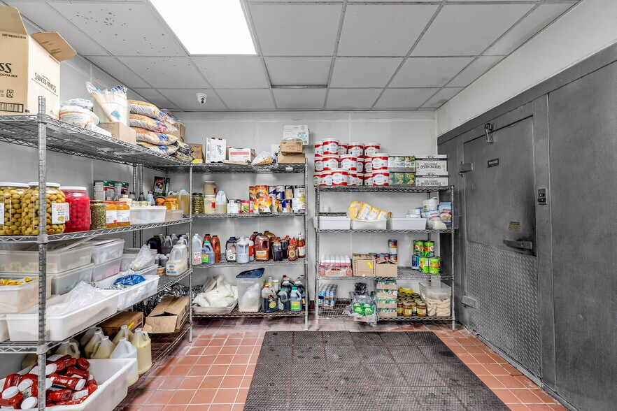 More Photos Of 96 Madeira Rd, Islamorada Restaurant For Sale