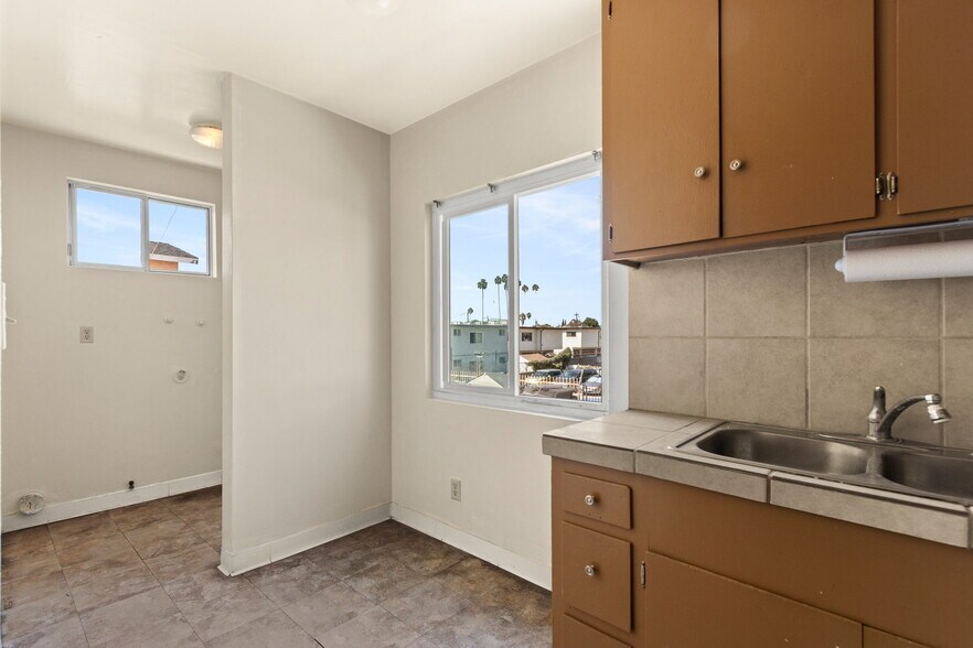 More Photos Of 3823 Wisconsin St, Los Angeles Apartments For Sale
